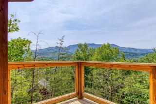 BRAND NEW BUILD 5 Bedroom, 5 Bath With 4,000 Sq Ft With Mountain View cabin - Gatlinburg - 9