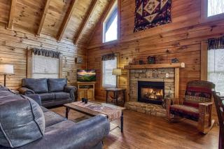 ER6 - On Eagles' Wings - Great location, Close to all the action! cabin - 8