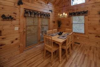 ER302 - Best of Times Great Location-Close to Town cabin - 2