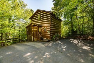 ER17 - The Perfect Getaway - Great location - Close to town! cabin - 0