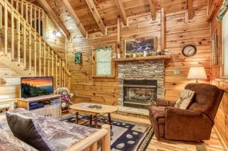 Cupid's Hideaway - Convenient to downtown Gatlinburg and the National Park! cabin - 5