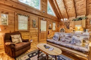 Cupid's Hideaway - Convenient to downtown Gatlinburg and the National Park! cabin - 4