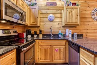 ER260- Magical Moments Great Location- Close to town cabin - Pigeon Forge - 1