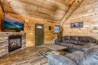 ERN805- BEARLY BELIEVE IT! - GREAT LOCATION! CLOSE TO TOWN AND ALL THE ACTION! cabin - 3