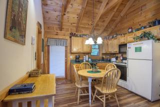 ER65 - Eagles Point - Great location, Close to all the action! cabin - 7