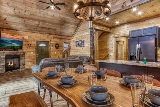 ERN805- BEARLY BELIEVE IT! - GREAT LOCATION! CLOSE TO TOWN AND ALL THE ACTION! cabin - 1