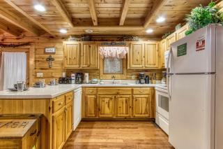 ER312- Bear Mountain Memories- Great location- Close to town cabin - 1