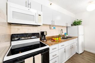 Charming Condo Steps from Waikiki Beach with Parking! - 3