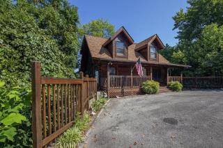 ER100 - Making Memories Great location - Close to town! cabin - 0