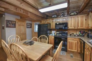 ER100 - Making Memories Great location - Close to town! cabin - 3