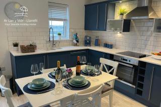 Ar Lan Y Mor - Stunning 2 bed coastal apartment - Llanelli - 9