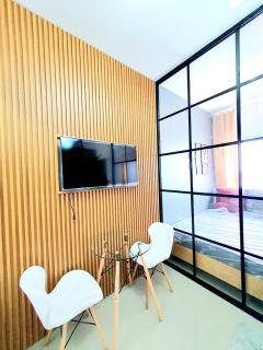 Green 2 Residences Scandi-Industrial Hotel Type Interior - 3