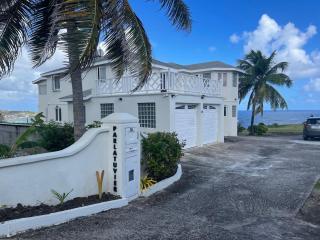‘MORIAH’ Private Room with Double Bed and shared bathroom - Saint Philip - 9