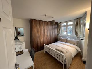 4 Wharncliffe Drive - Hanwell - 6
