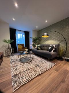 Modern 2 Bedroom Aesthetic Apt - 9