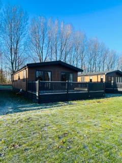 Loki's Retreat Lodge with Hot Tub - York - 0