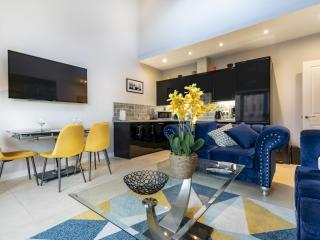 Luxury Living Cathedral Quarter Cafes Bars - 5