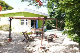 Resident Emiterio - Blue Bay - 0