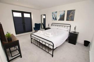 Modern Apartment for Contractors & Small Groups by Stones Throw Apartments - Free Parking - Sea View - Worthing - 6