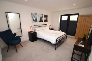 Modern Apartment for Contractors & Small Groups by Stones Throw Apartments - Free Parking - Sea View - Worthing - 5