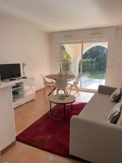 2 pièces Saint Raphael rénové, classé 4 étoiles, 100 m plages, piscine, tennis, parc, terrasse, jardin privatif - Saint-Raphaël - 4