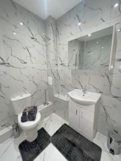 3 Bedroom Apartment - Flitwick - Contractor Friendly - Tourist Ready - Full Kitchen - WiFi - Smart TV - Sofa Bed - FREE Parking - Ideal for Short or Long Stays - Flitwick - 2