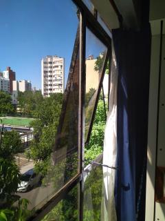 Luminoso monoambiente con cochera propia dentro del edificio - La Plata - 8