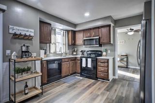 Family-Friendly Springfield Home with Yard! - Springfield - 1