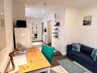 Ferienwohnung Elfriede - WLAN, 2 Bäder, Küche, Freisitz, 2 Parkplätze, im Ortskern - 3