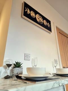 Modern Apt near Train Station and Ideal for Long Stays - 5