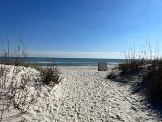 Classy Coastal - Boardwalk to the Beach, 3 pools, Tennis - Hilton Head Island - 2