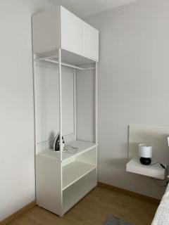Cozy 3 bedroom condo with free parking premises - 4