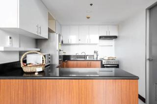Stylish loft, 65 in UHDTV w Fast WiFi + Pool & Gym - Manila - 8
