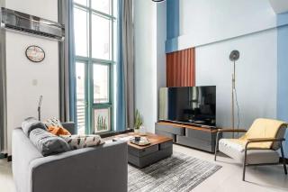 Stylish loft, 65 in UHDTV w Fast WiFi + Pool & Gym - Manila - 0