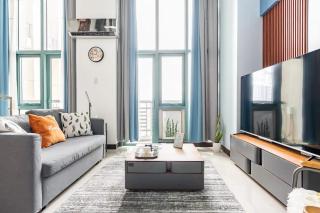Stylish loft, 65 in UHDTV w Fast WiFi + Pool & Gym - Manila - 5