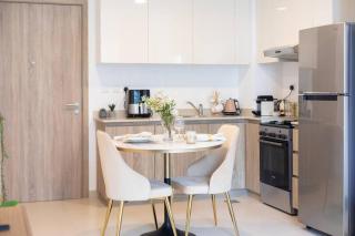 Brand New 1BR APT with a Pool, Gym & Games area - Dubái - 3
