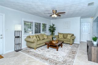 Walk to Beach, Restaurants, Shopping/Hot Tub! - Sarasota - 9