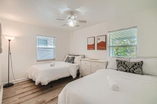 Hidden Oasis ** Stunning 2 BR ** Sunset Shores - West Palm Beach - 2