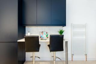 Luxe Maisonette- Parking, 4K TVs - 8