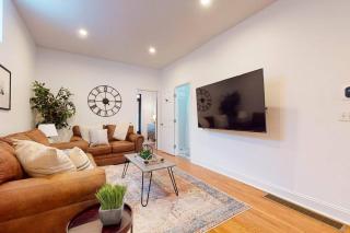 Private Home-Backyard-Parking Near Nulu Downtown - 4