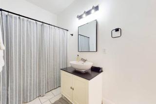 Private Home-Backyard-Parking Near Nulu Downtown - Louisville - 1