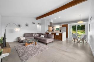 Quiet Haven with Huge Fenced Yard Fast Internet by Lodgewell - Austin - 7
