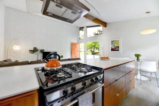 Mid Century Modern near SoCo & DT by Lodgewell - Austin - 5