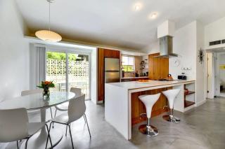 Mid Century Modern near SoCo & DT by Lodgewell - Austin - 1