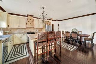 Vino Villa Large home Sleeps 10! Large Salt water pool/spa - Murrieta - 8