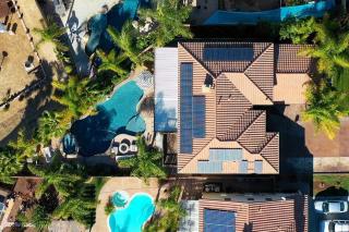 Vino Villa Large home Sleeps 10! Large Salt water pool/spa - Murrieta - 2