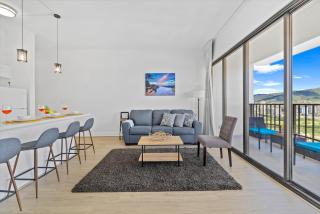 Fully Renovated 1BR with King Bed, Parking & Close to the Beach - 2