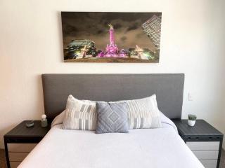 At the heart of restaurants and night life - 6