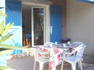 Maison cosy avec terrasse, 2 chambres, piscine partagée, proche plage et commerces, Gruissan - FR-1-229-832 - Gruissan - 0