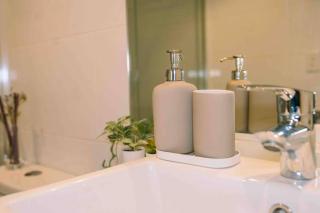 Southbank Serenity 2BR, FREE Parking, and Wi-Fi - Melbourne - 4